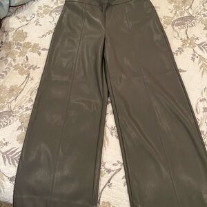 Ann Taylor gray “pleather” cropped pants